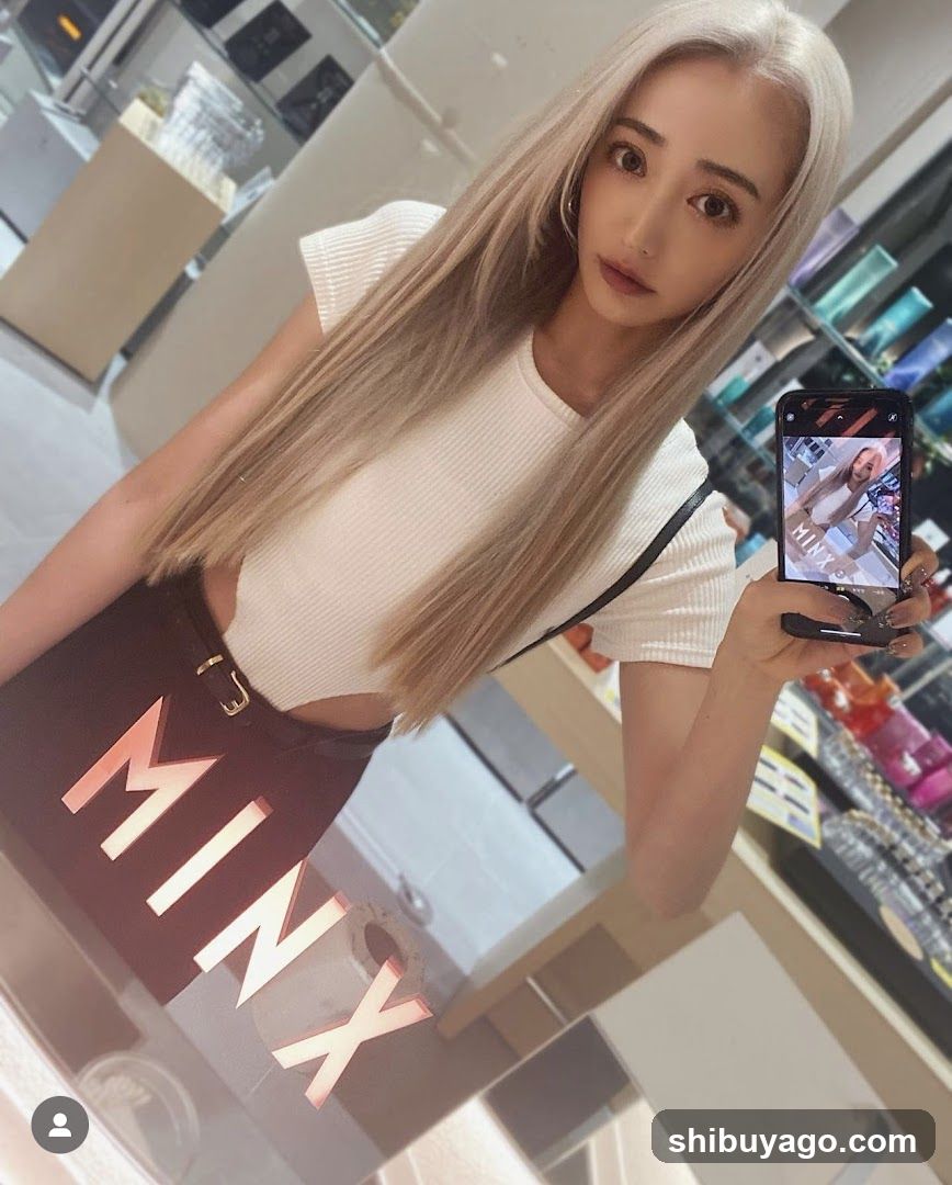 Selfie in store with MINX bag