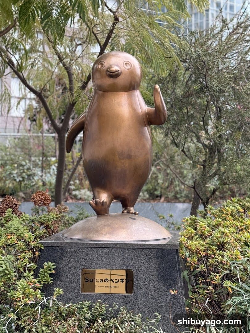 Sui-cha Penguin Statue