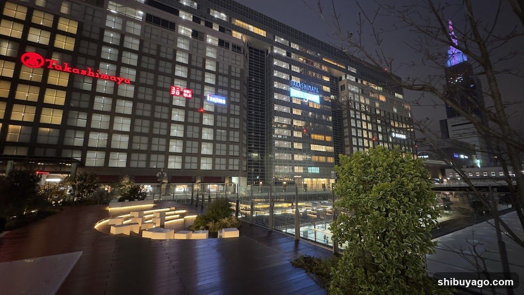 Tokashimaya Building Exterior at Night