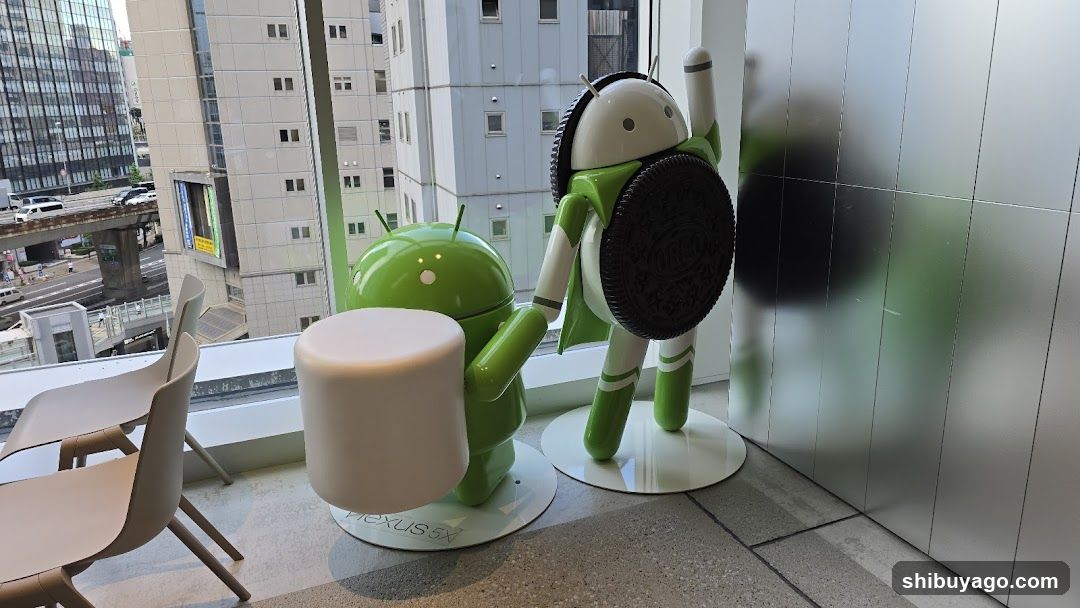 Android Statues with Oreo Cookie