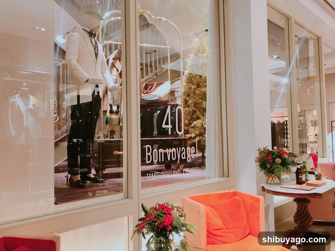 Bon Voyage Storefront Display