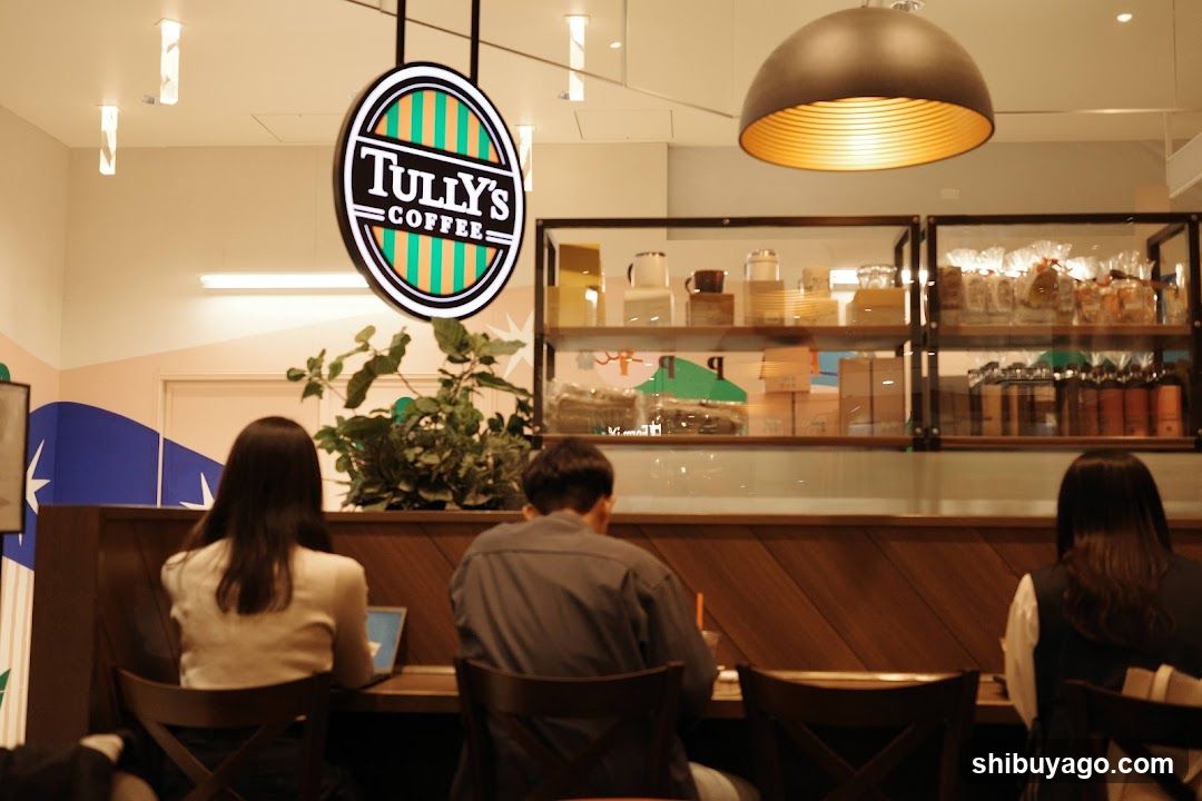 Tully's Coffee Interior Scene