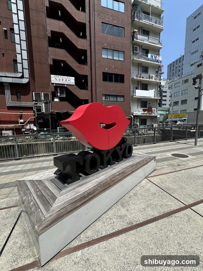 Tokyo Lips Sculpture