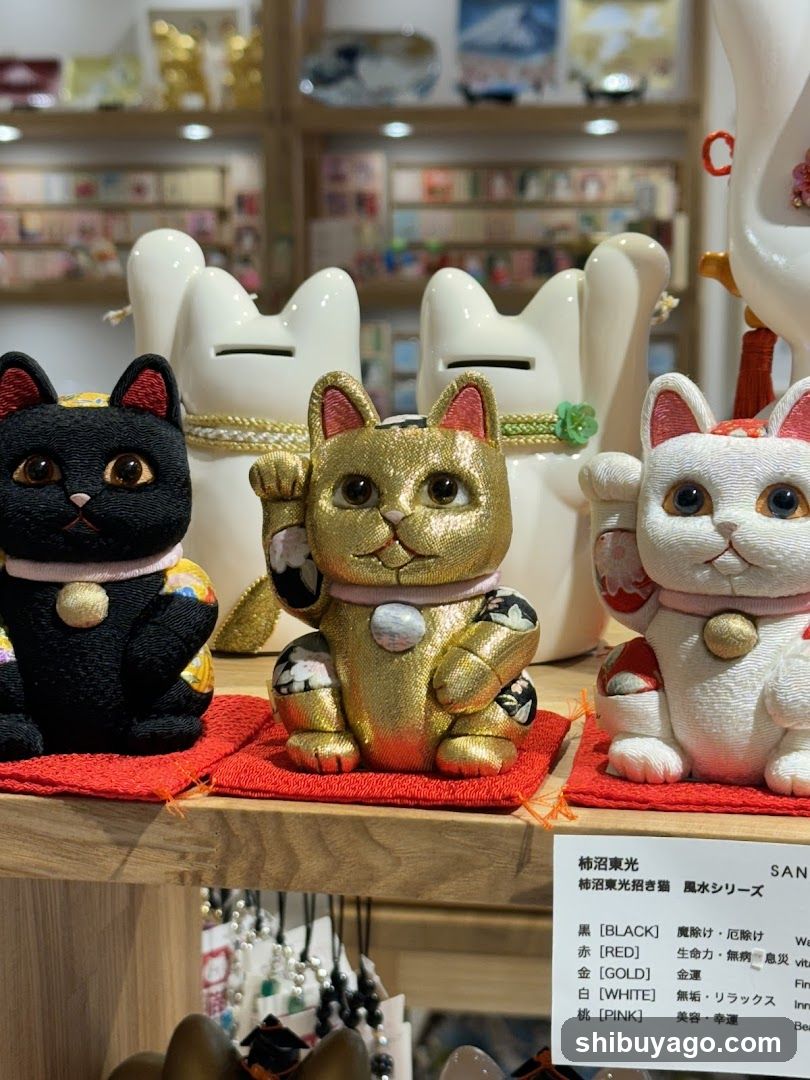 Maneki-neko figurines display