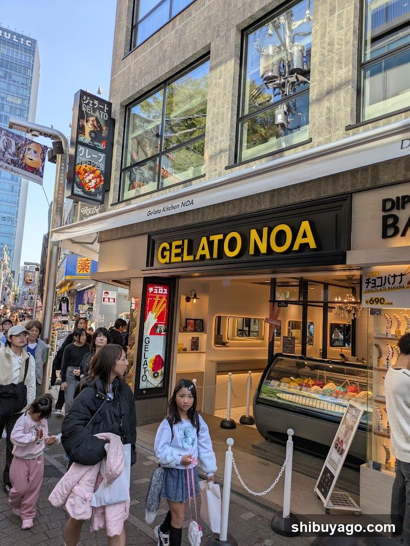 Gelato Noa Storefront with Pedestrians