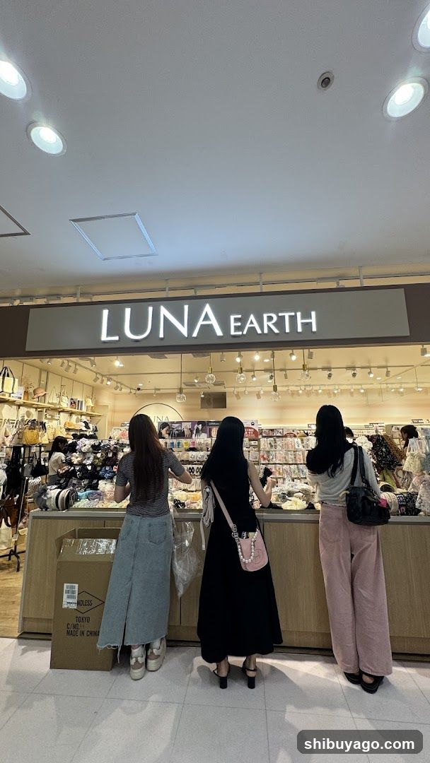 LUNA EARTH Store Interior