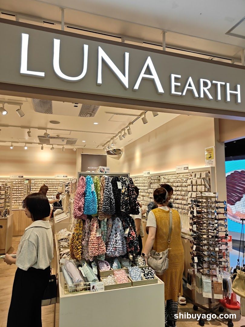 LUNA EARTH