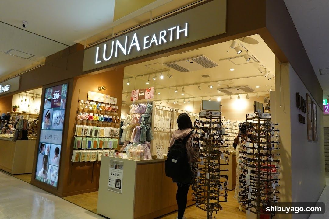 LUNA EARTH