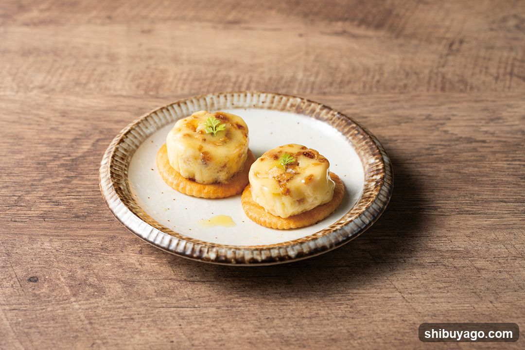 Grilled Scallops on Crackers
