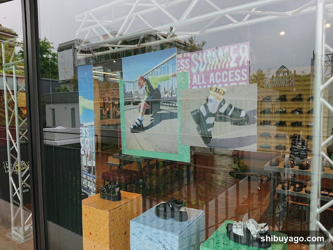 Summer Collection Storefront Display