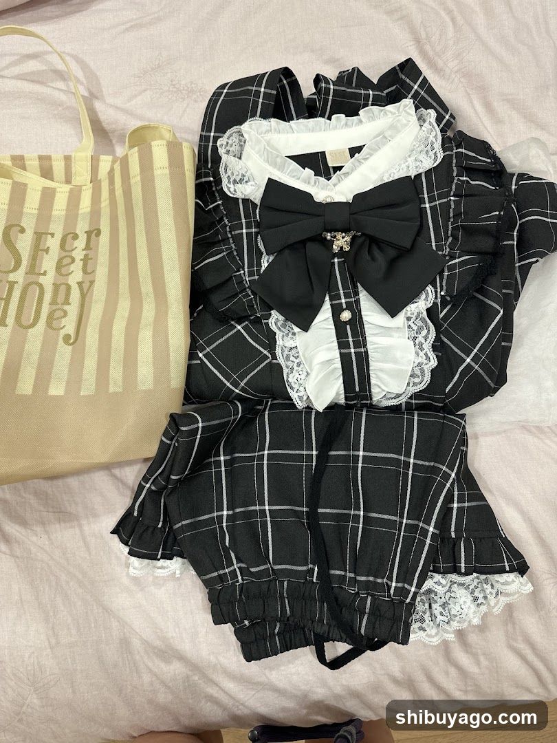 Lolita-style outfit with tote bag