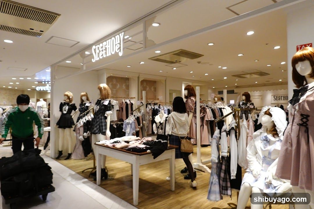 SEETHO Clothing Store Interior
