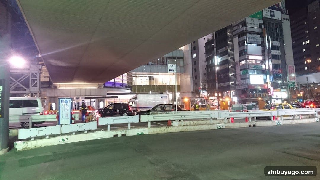 Night street scene with vehicles and buildings