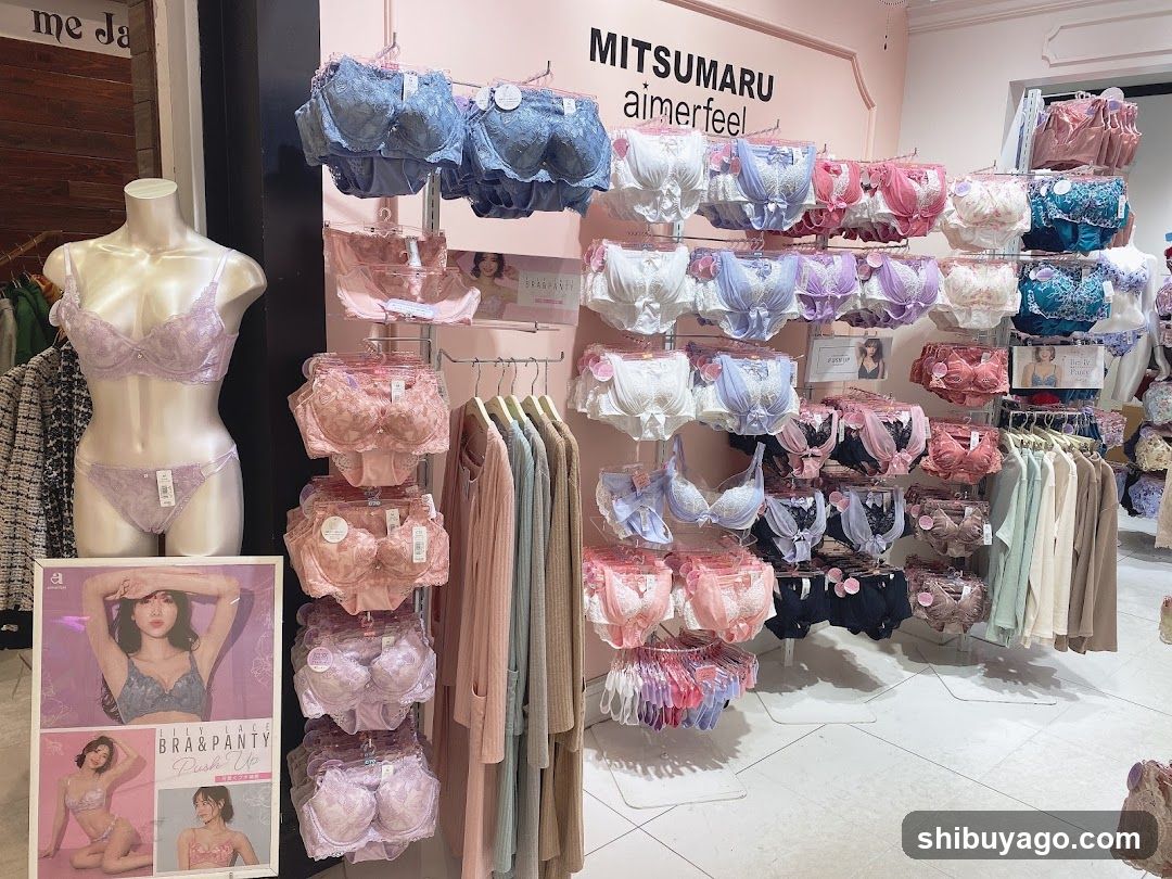 Mitsumarui lingerie display