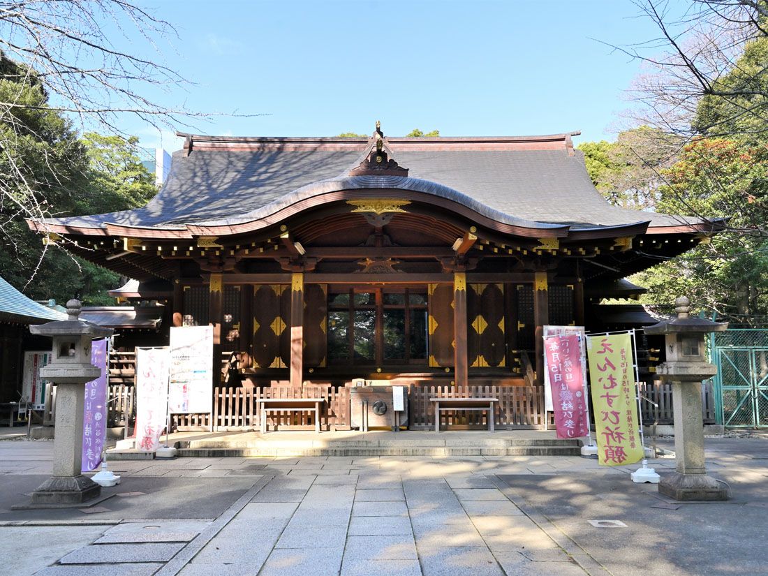 Wooded precincts of Shibuya Hikawa Shrine